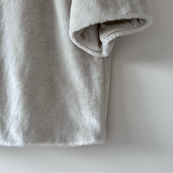 H&M | Faux Fur Short-Sleeve Crewneck Blouse - Picture 4 of 4